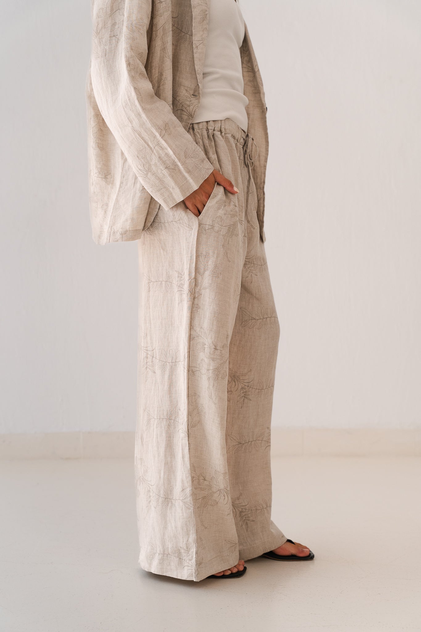 Flowered Linen Pants In Beige