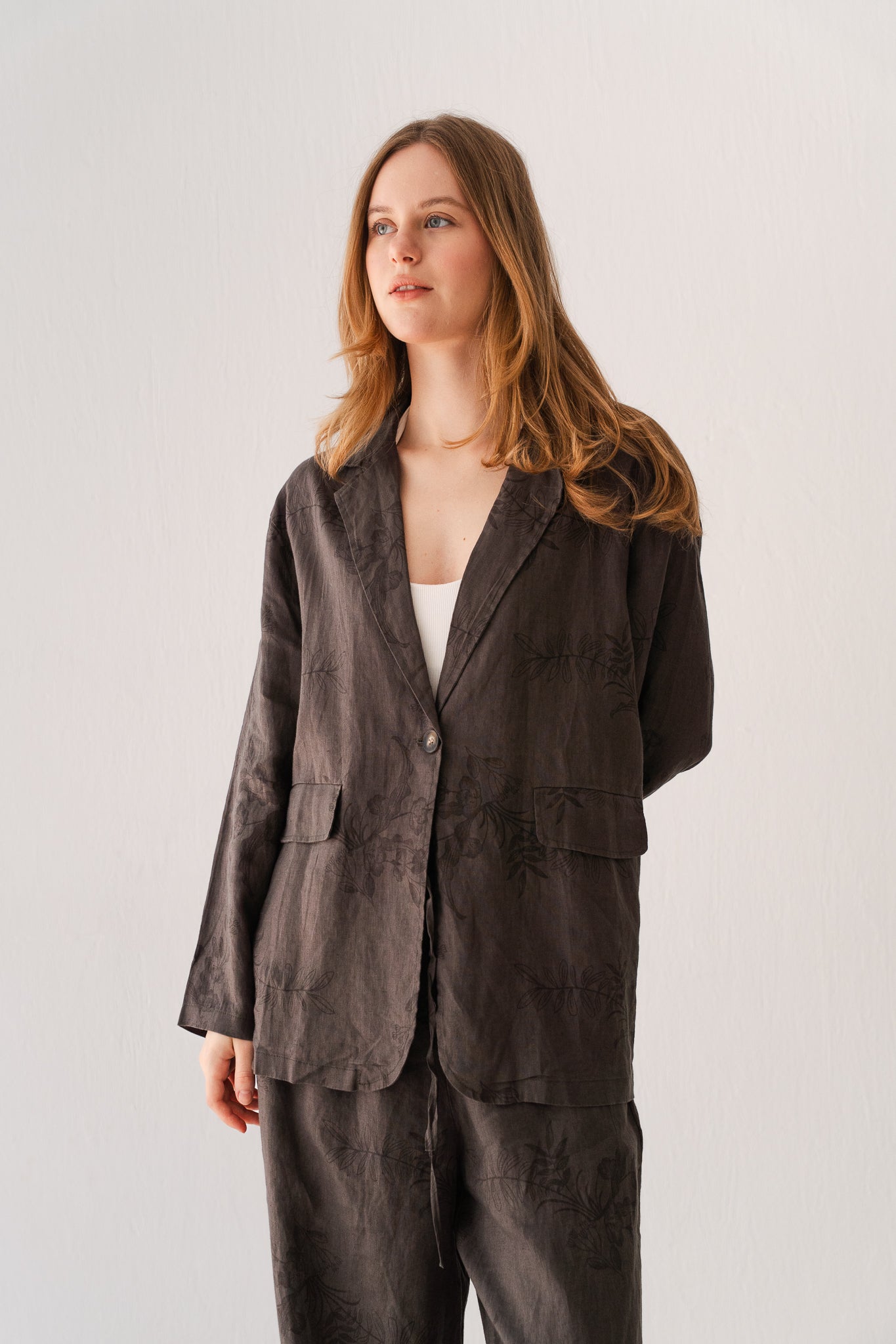 Flowered Linen Blazer In Taupe