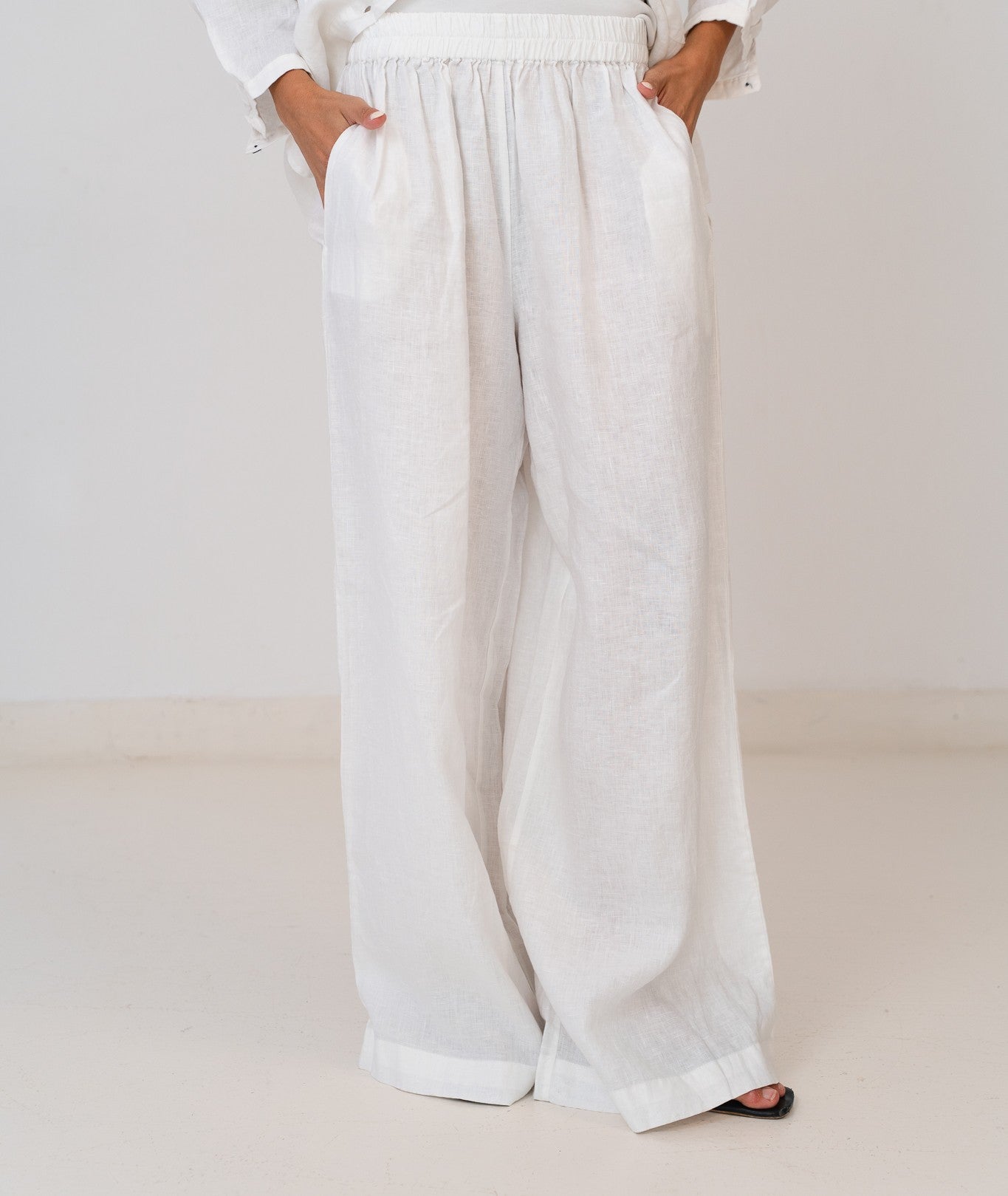 Linen Pants In White